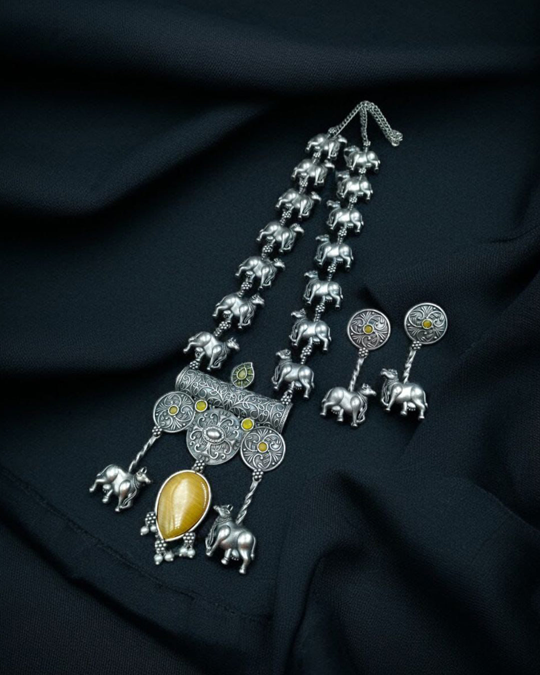 Antique Style Oxidized Silver Nandi Necklace with Monalisa Stone