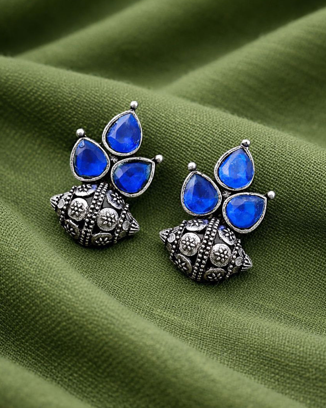 Charming Studs Earring Minimal Jewelry for Beautiful Everyday Look
