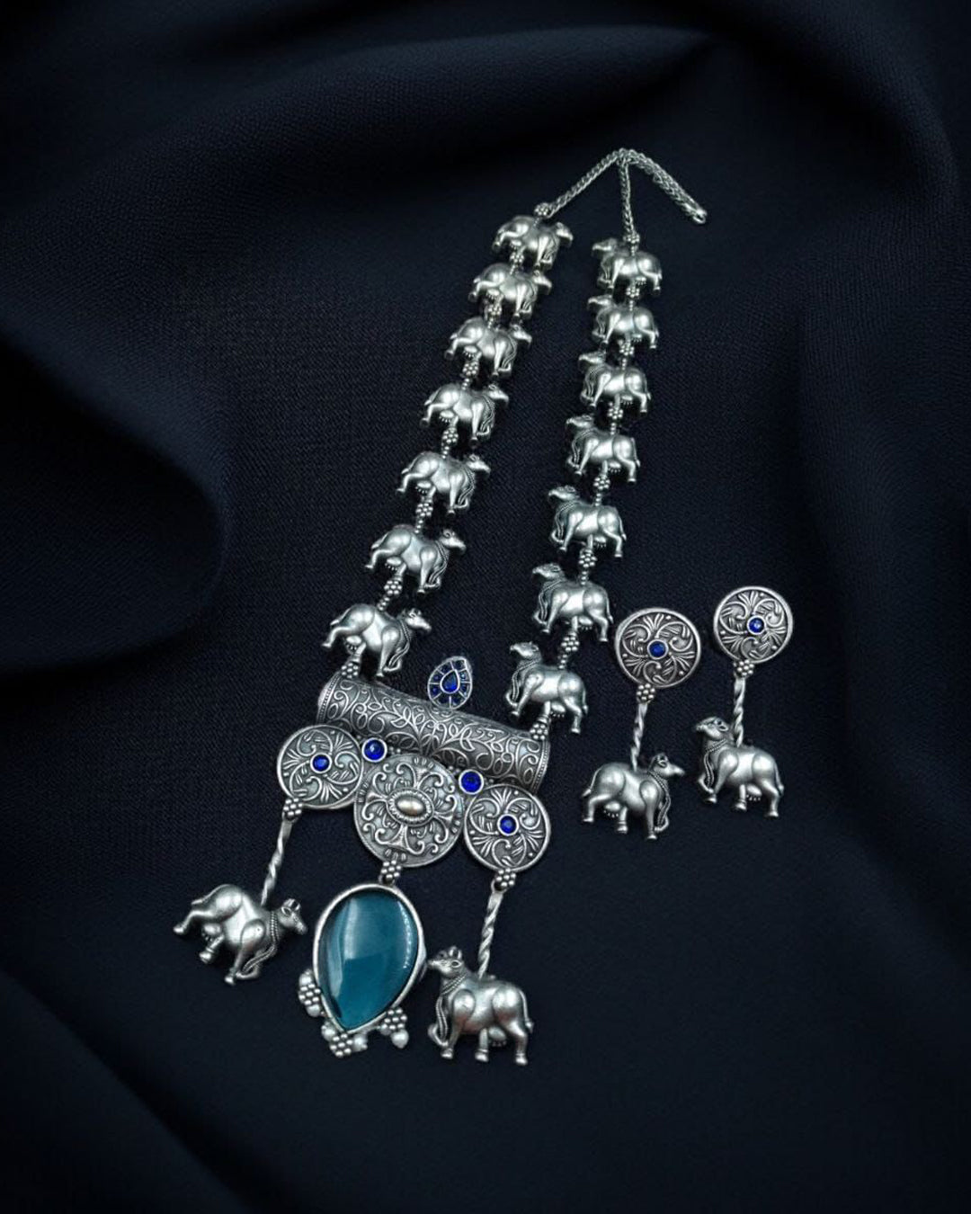 Antique Style Oxidized Silver Nandi Necklace with Monalisa Stone