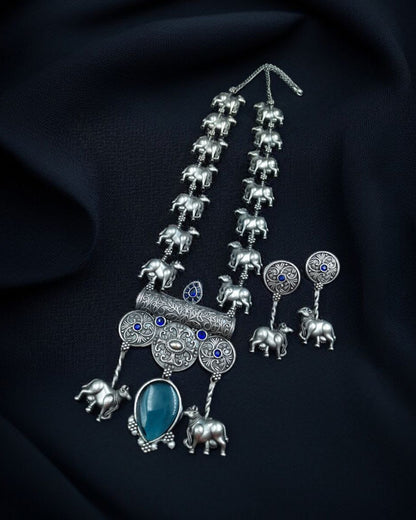Antique Style Oxidized Silver Nandi Necklace with Monalisa Stone