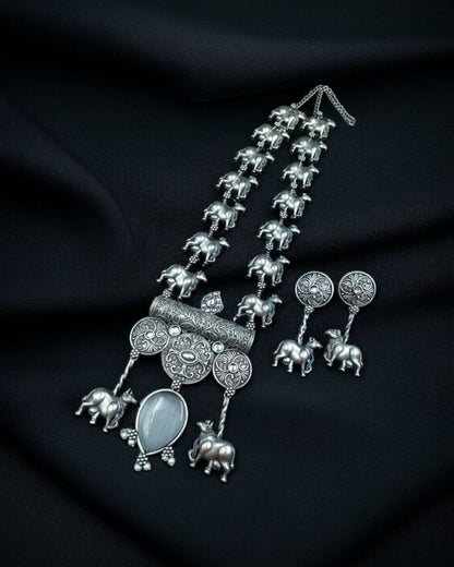 Antique Style Oxidized Silver Nandi Necklace with Monalisa Stone
