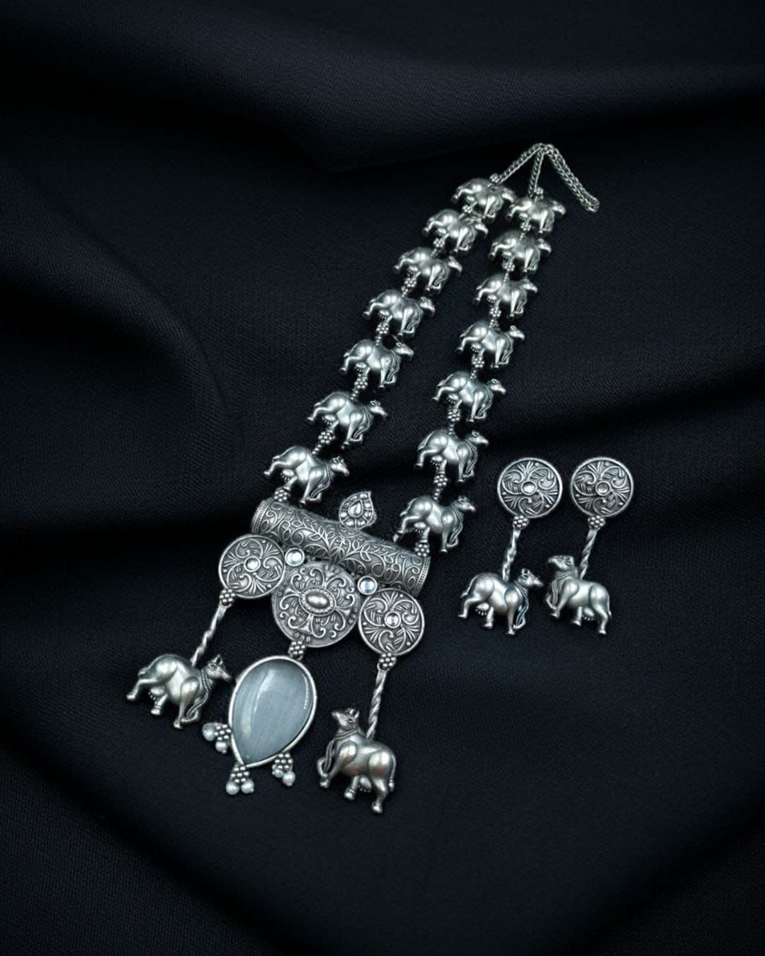 Antique Style Oxidized Silver Nandi Necklace with Monalisa Stone