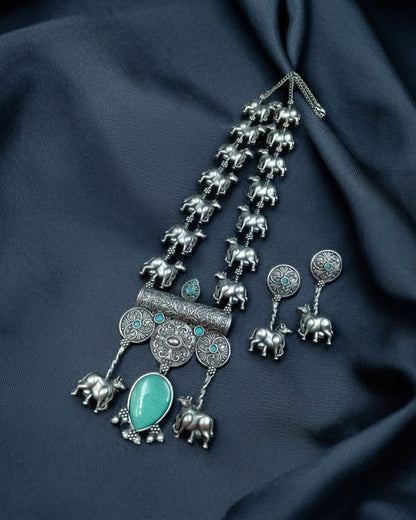 Antique Style Oxidized Silver Nandi Necklace with Monalisa Stone