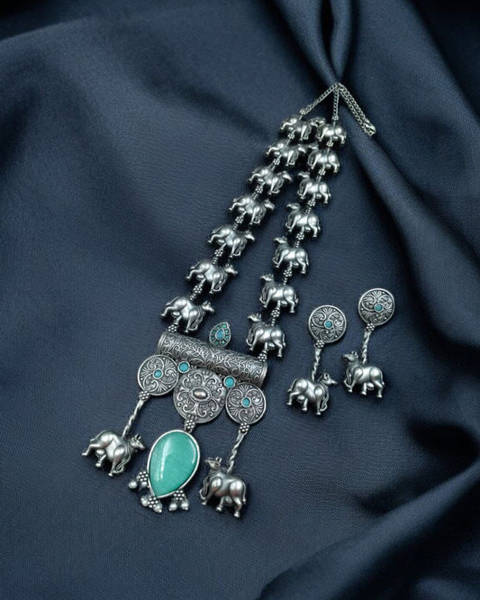Antique Style Oxidized Silver Nandi Necklace with Monalisa Stone