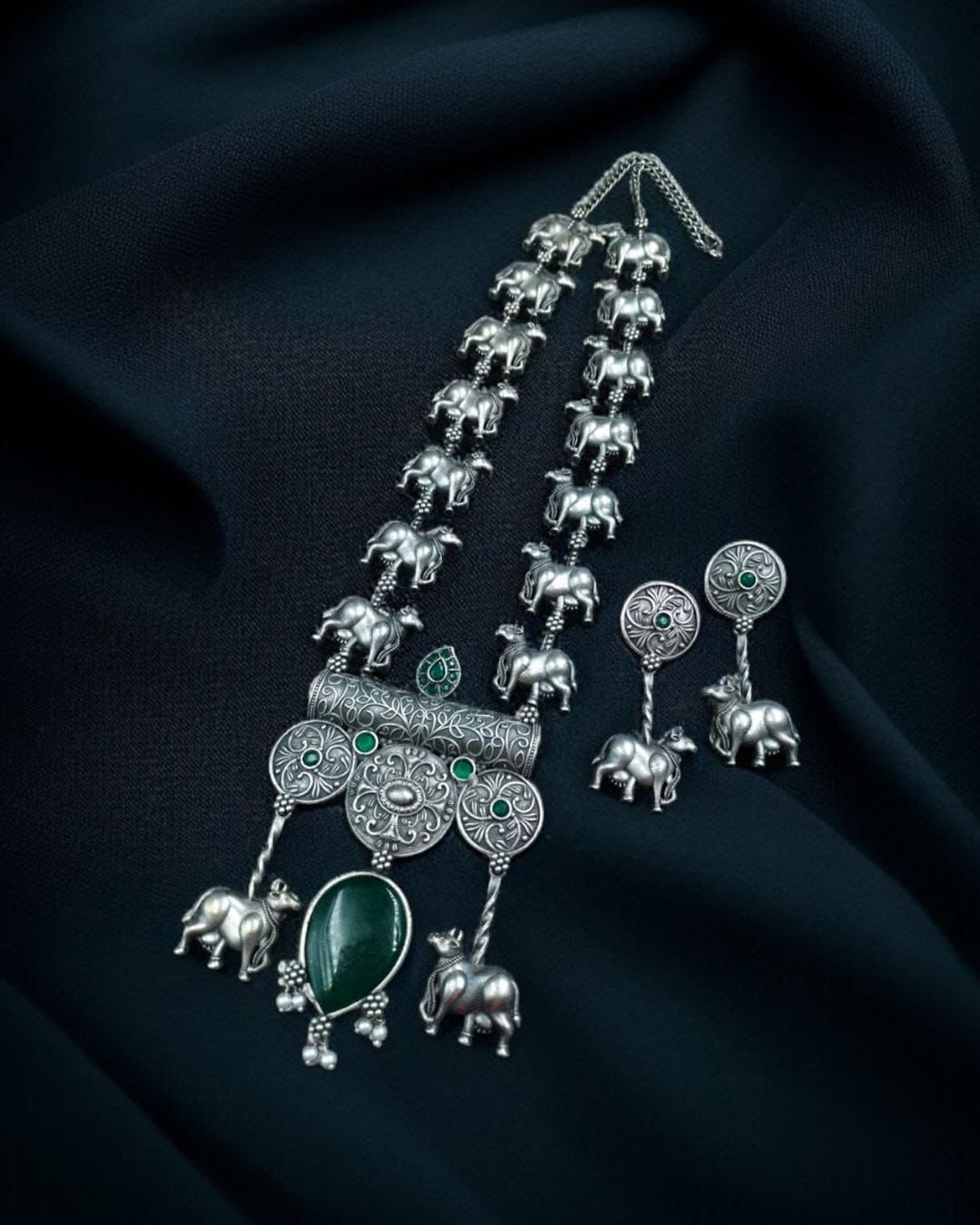 Antique Style Oxidized Silver Nandi Necklace with Monalisa Stone