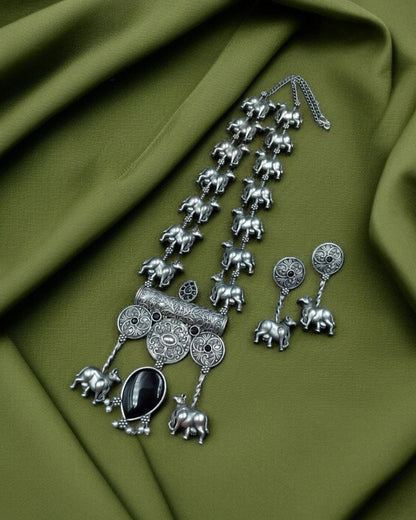 Antique Style Oxidized Silver Nandi Necklace with Monalisa Stone