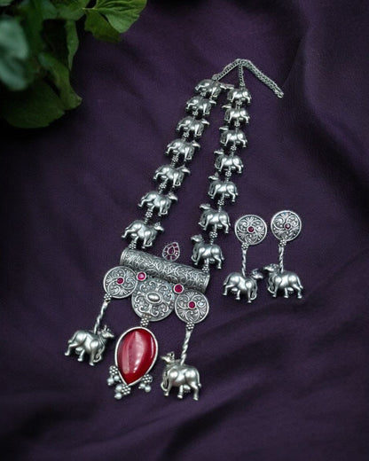 Antique Style Oxidized Silver Nandi Necklace with Monalisa Stone