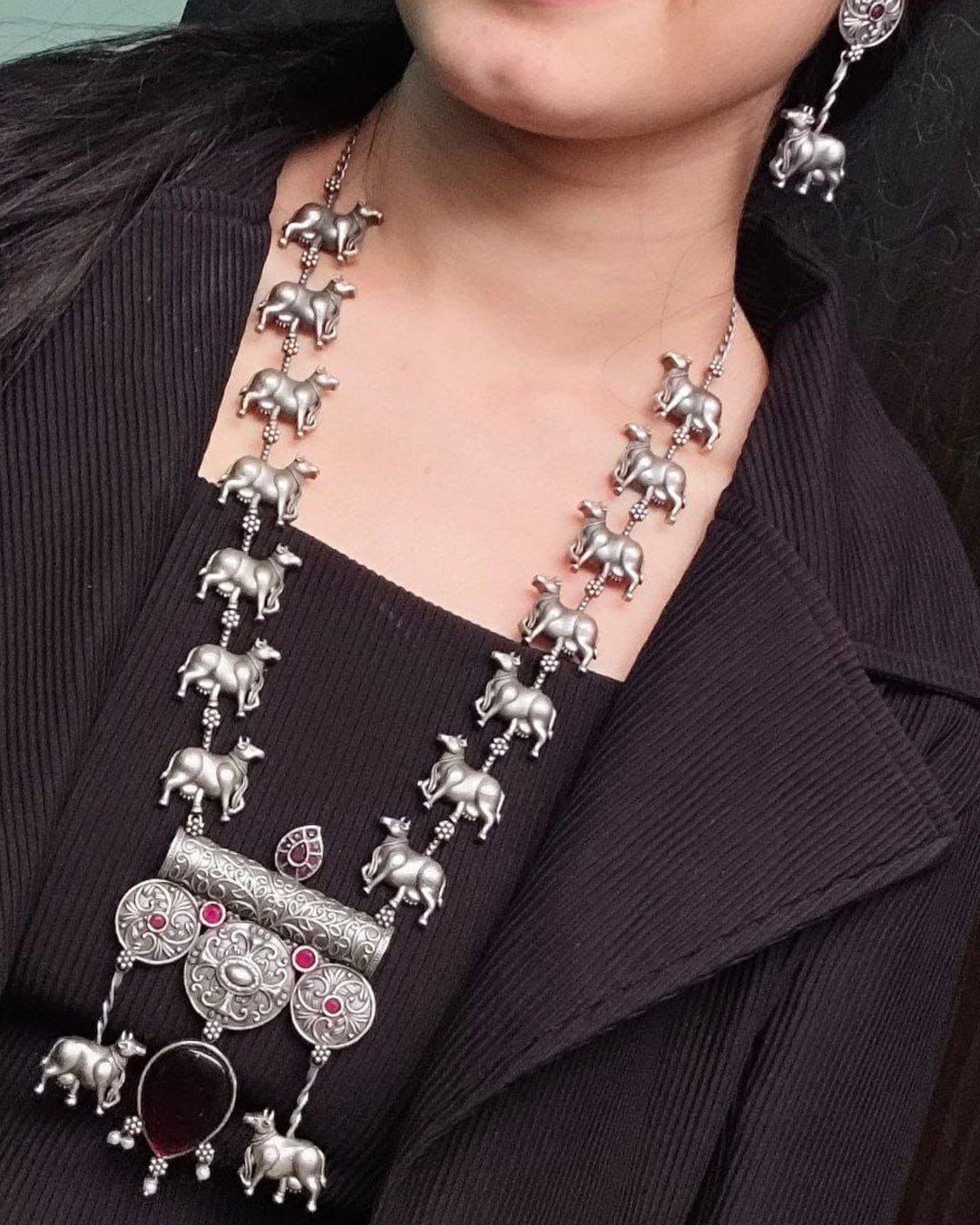 Antique Style Oxidized Silver Nandi Necklace with Monalisa Stone