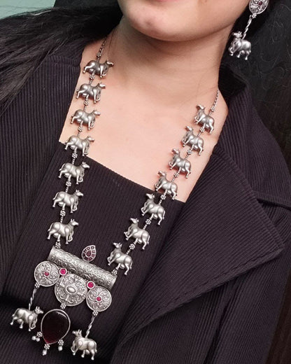 Antique Style Oxidized Silver Nandi Necklace with Monalisa Stone