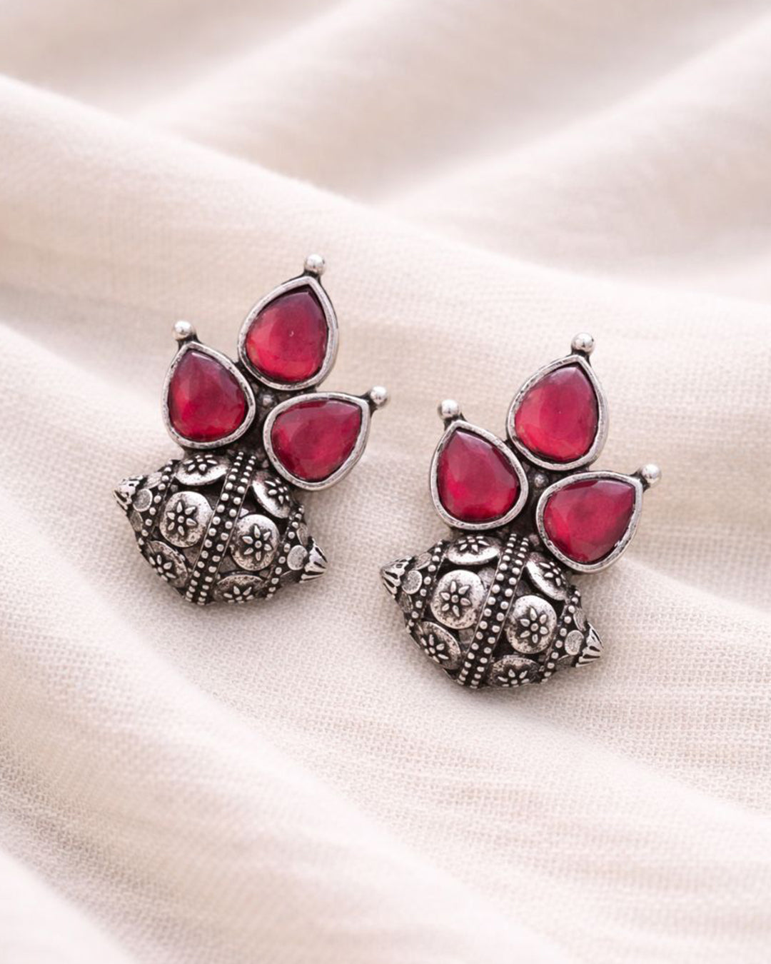 Charming Studs Earring Minimal Jewelry for Beautiful Everyday Look