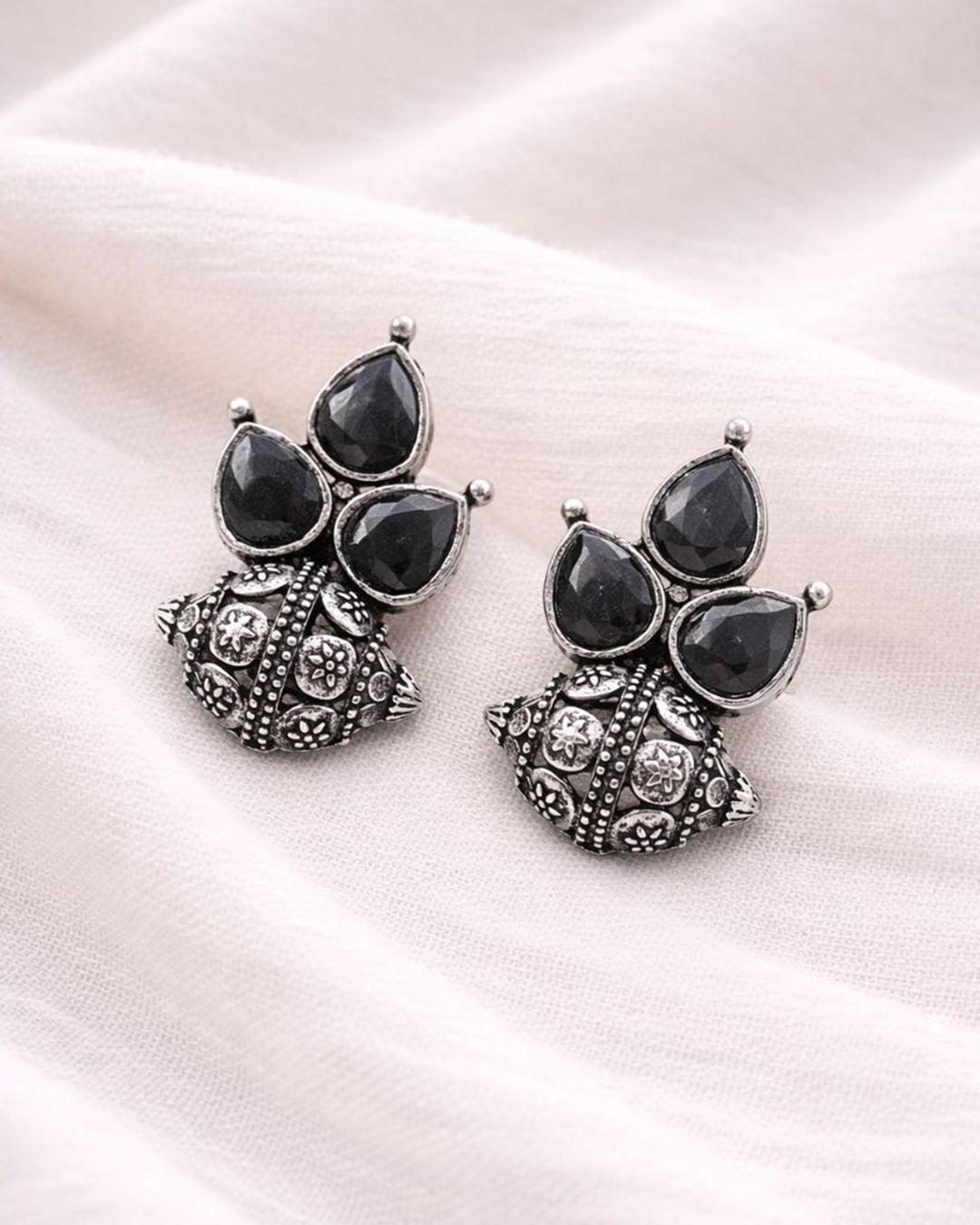 Charming Studs Earring Minimal Jewelry for Beautiful Everyday Look